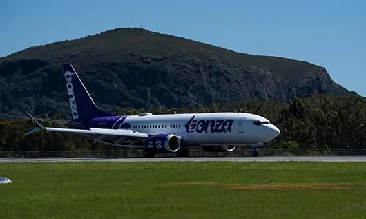 Bazza-arrives-at-Sunshine-Coast-Airport