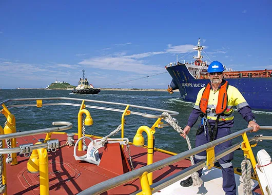 Cutter-crew-vessel-in-Newcastle-harbour