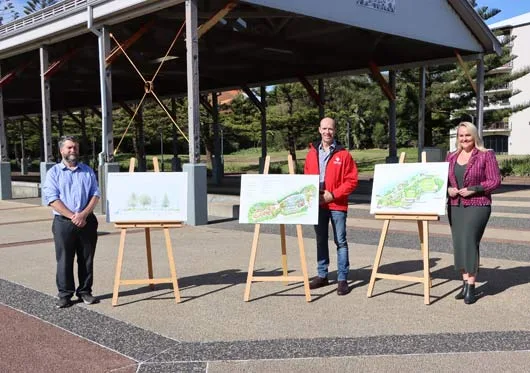 Lord-Mayor-Nuatali-Nelmes-at-Foreshore-Park-with-Cr-John-Mackenzie-and-Varietys-Peter-Harvey