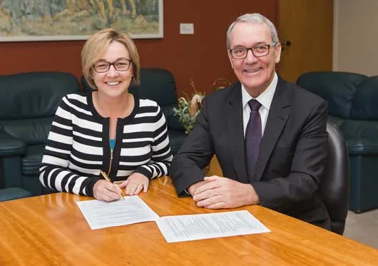 Mayor-GM-Signing