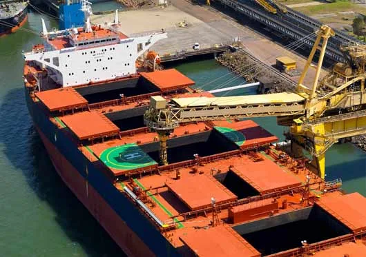 Port-Waratah-vessel-loading