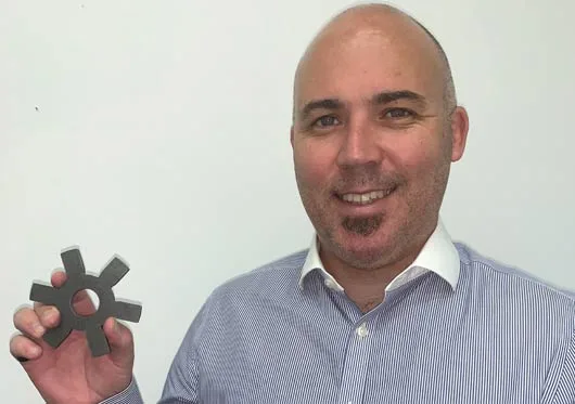 Visyload-Managing-Director-Phil-Hempenstall-with-a-Visyload-load-detecting-washer